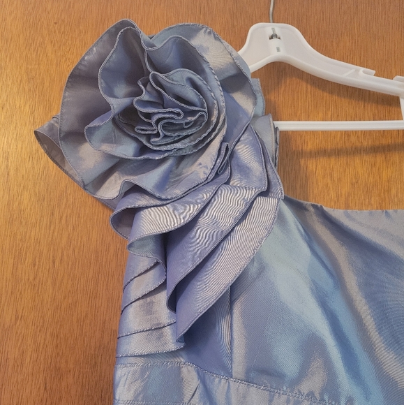 One Shoulder Gown - Picture 2 of 4